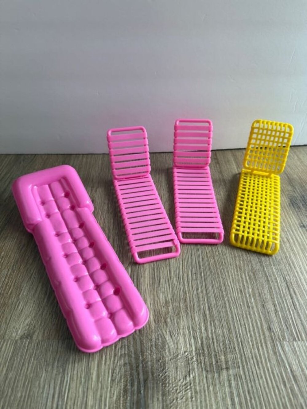 Vintage Barbie wet n wild Chairs & Pool Lounger Float lot of 4
